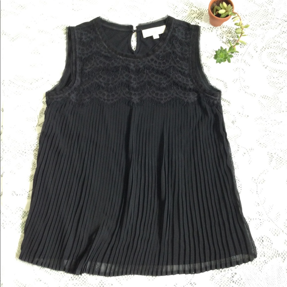 Loft Pleated Tank Lace Yoke Size M